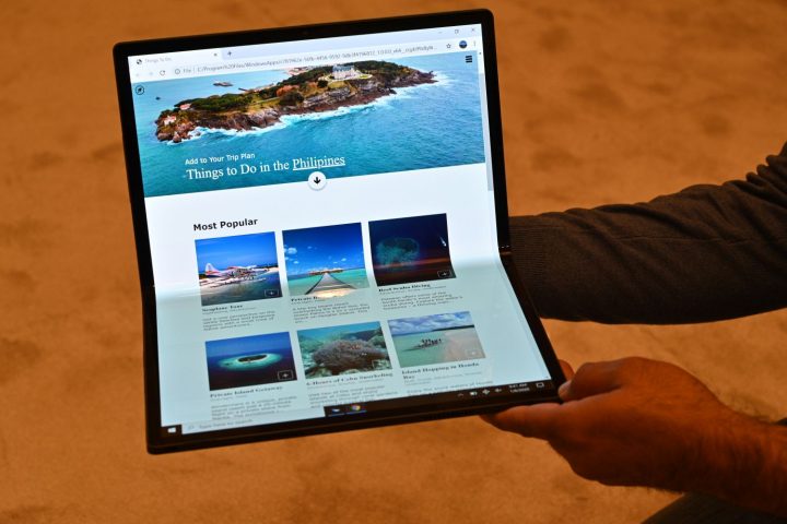 Intel starts the foldable PC era